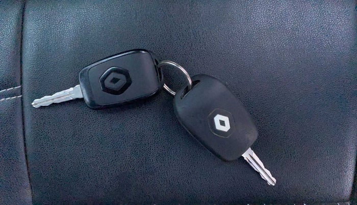 2022 Renault TRIBER RXL MT, Petrol, Manual, 8,402 km, Key Close Up
