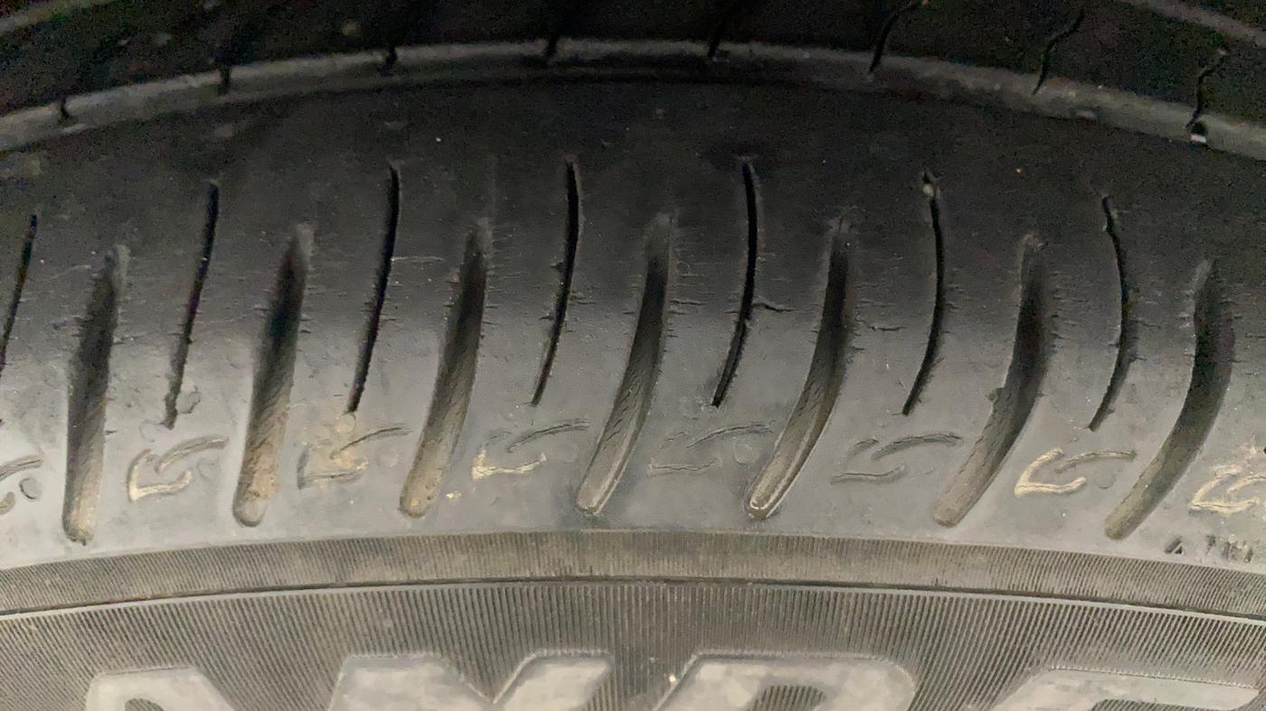 2020 Hyundai VENUE SX 1.0 TURBO, Petrol, Manual, 28,420 km, Left Front Tyre Tread