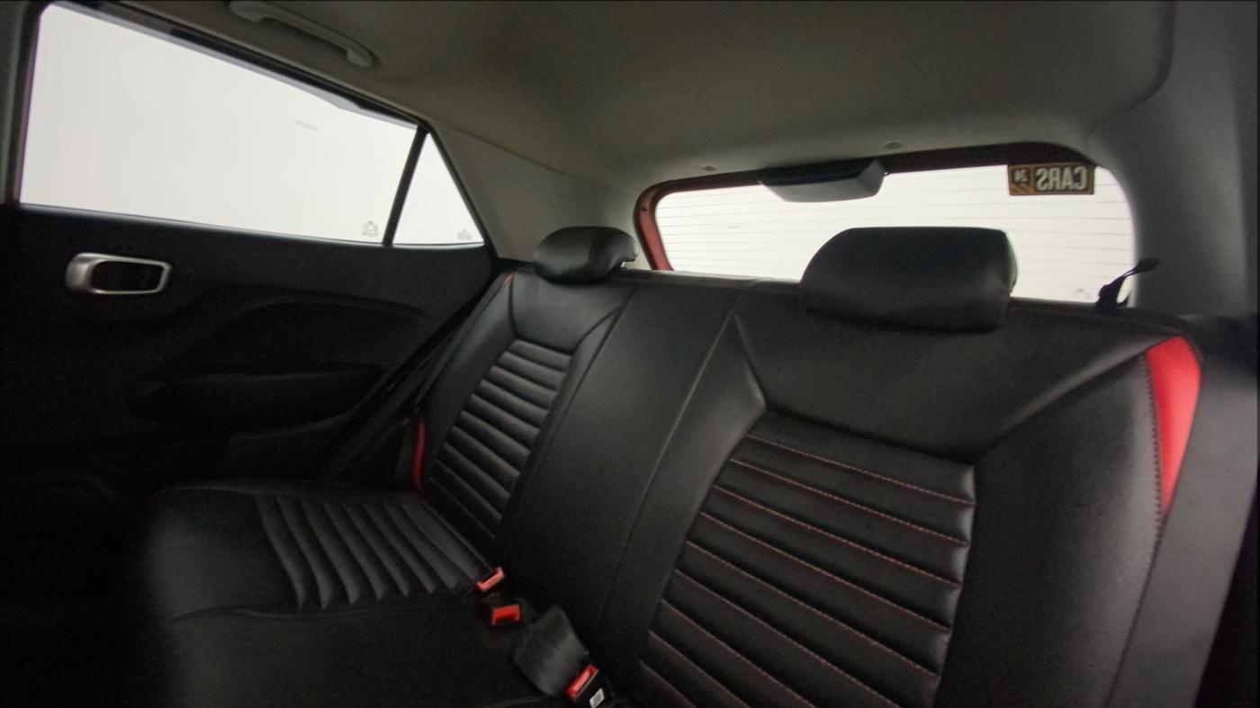 2020 Hyundai VENUE SX 1.0 TURBO, Petrol, Manual, 28,420 km, Right Side Rear Door Cabin