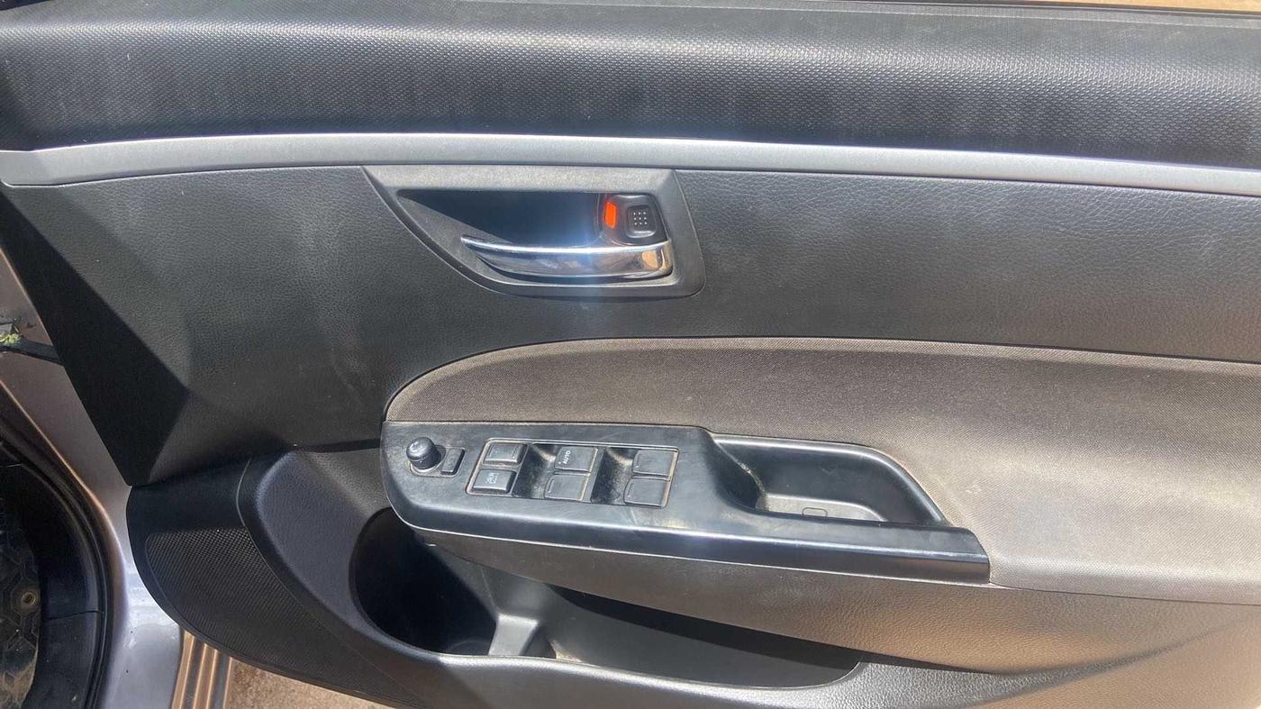 2016 Maruti Swift VXI, Petrol, Manual, 70,069 km, Driver Side Door Panels Control
