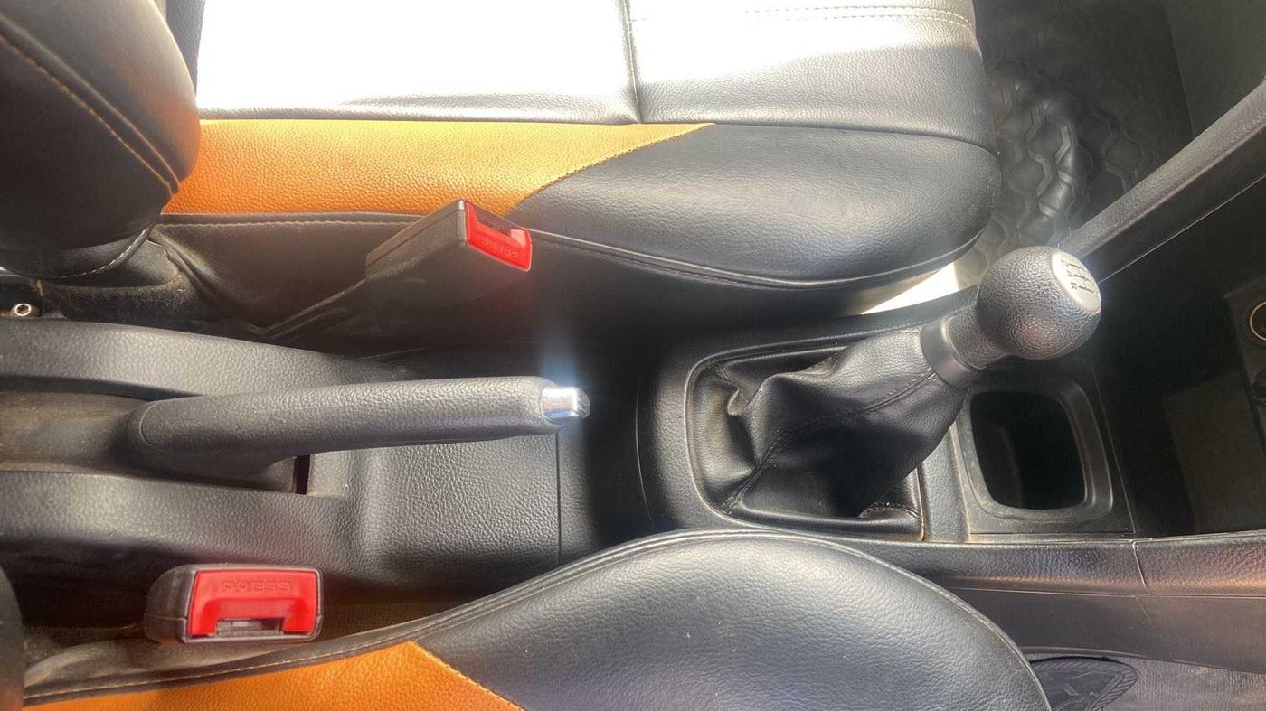 2016 Maruti Swift VXI, Petrol, Manual, 70,069 km, Gear Lever