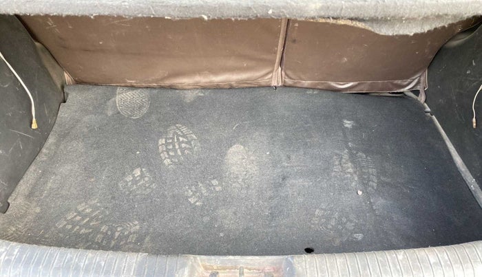 2013 Hyundai i20 SPORTZ 1.2, CNG, Manual, 65,186 km, Boot Inside