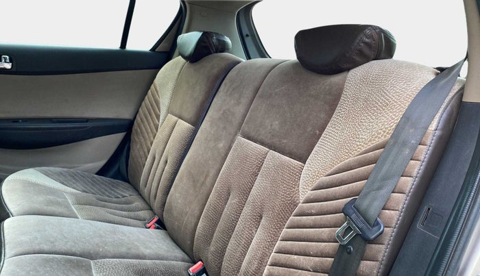 2013 Hyundai i20 SPORTZ 1.2, CNG, Manual, 65,186 km, Right Side Rear Door Cabin