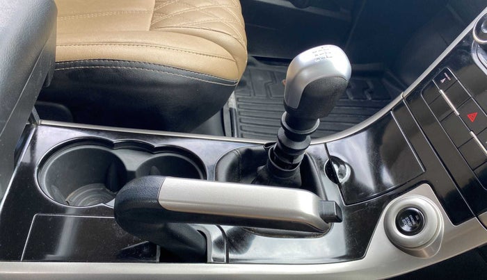 2018 Mahindra XUV500 W7, Diesel, Manual, 46,176 km, Gear Lever