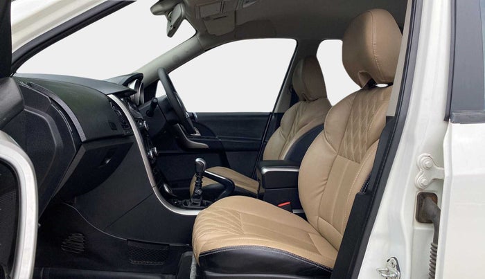 2018 Mahindra XUV500 W7, Diesel, Manual, 46,176 km, Right Side Front Door Cabin