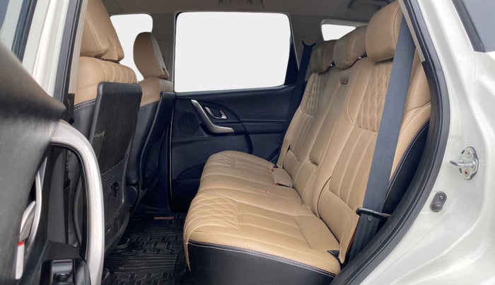 2018 Mahindra XUV500 W7, Diesel, Manual, 46,176 km, Right Side Rear Door Cabin