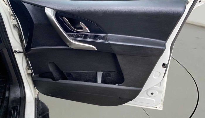 2018 Mahindra XUV500 W7, Diesel, Manual, 46,176 km, Driver Side Door Panels Control
