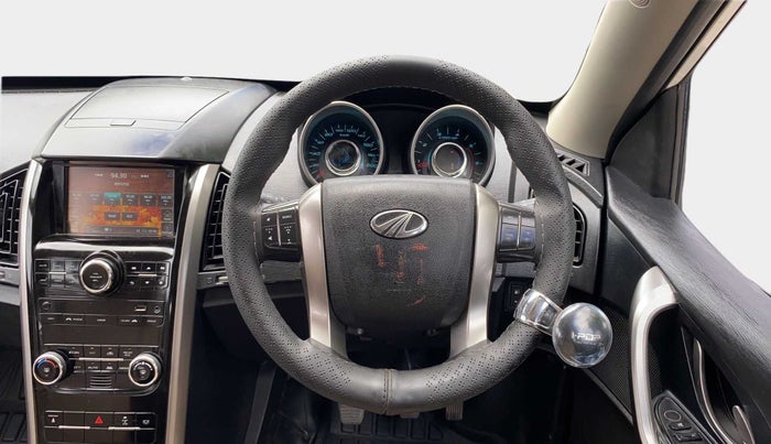 2018 Mahindra XUV500 W7, Diesel, Manual, 46,176 km, Steering Wheel Close Up