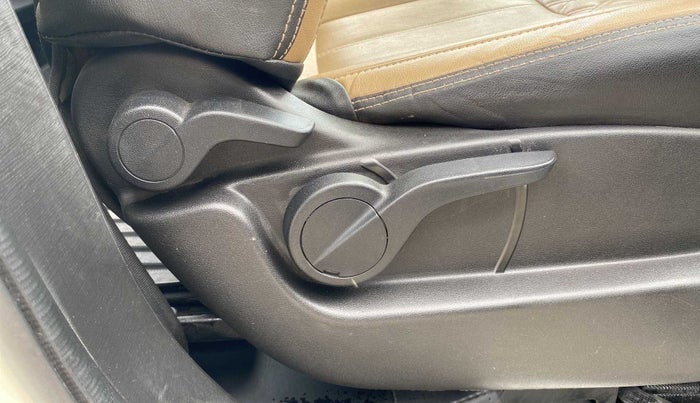 2018 Mahindra XUV500 W7, Diesel, Manual, 46,176 km, Driver Side Adjustment Panel