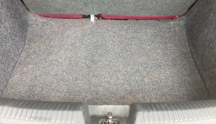 2016 Volkswagen Polo COMFORTLINE 1.2L, Petrol, Manual, 81,045 km, Boot Inside