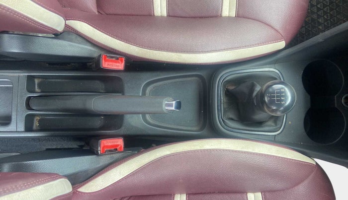 2016 Volkswagen Polo COMFORTLINE 1.2L, Petrol, Manual, 81,045 km, Gear Lever