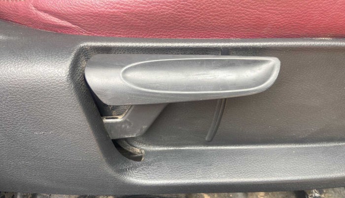 2016 Volkswagen Polo COMFORTLINE 1.2L, Petrol, Manual, 81,045 km, Driver Side Adjustment Panel