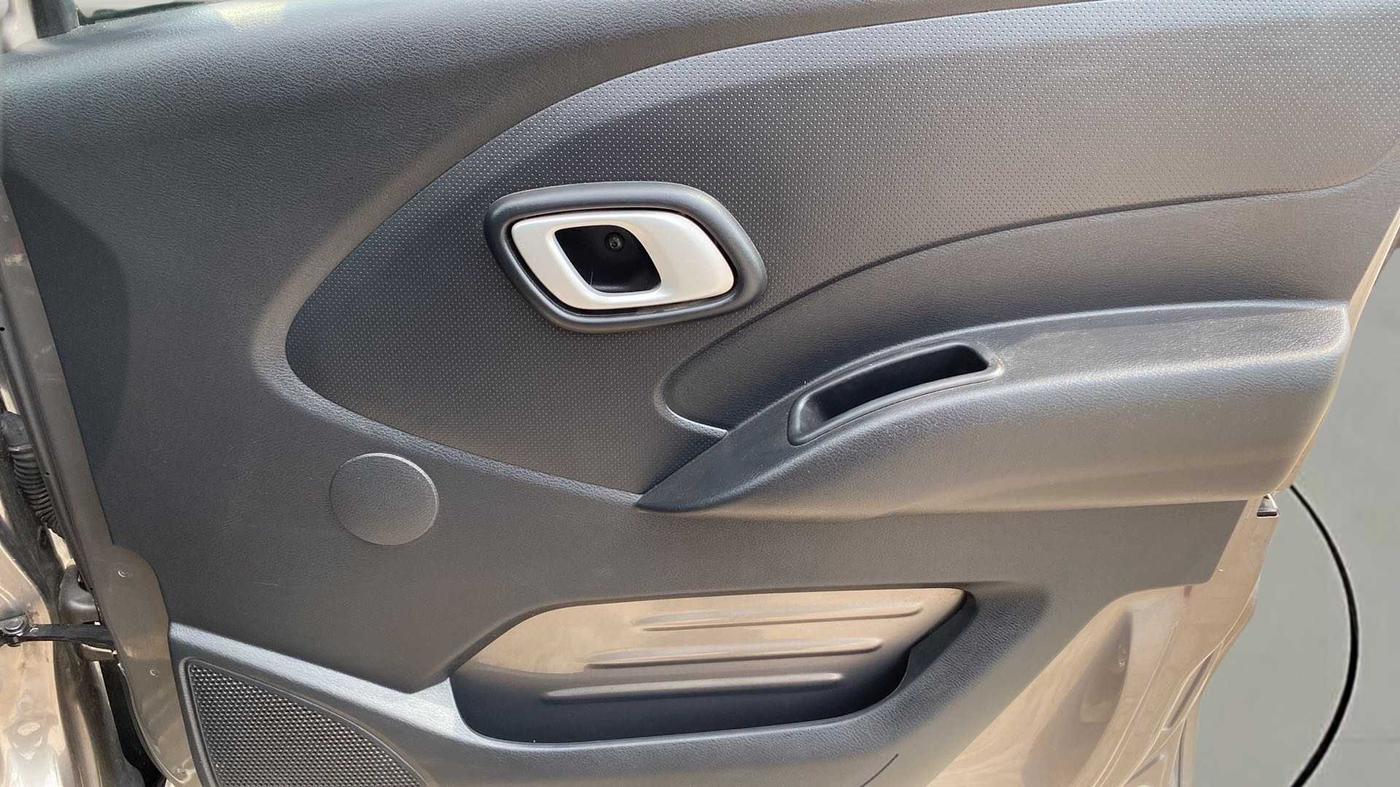 2019 Datsun Redi Go T (O), Petrol, Manual, 55,380 km, Driver Side Door Panels Control