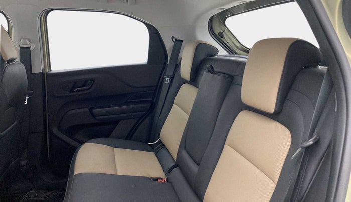 2022 Tata PUNCH CREATIVE  1.2 RTN DUAL TONE, Petrol, Manual, 7,337 km, Right Side Rear Door Cabin