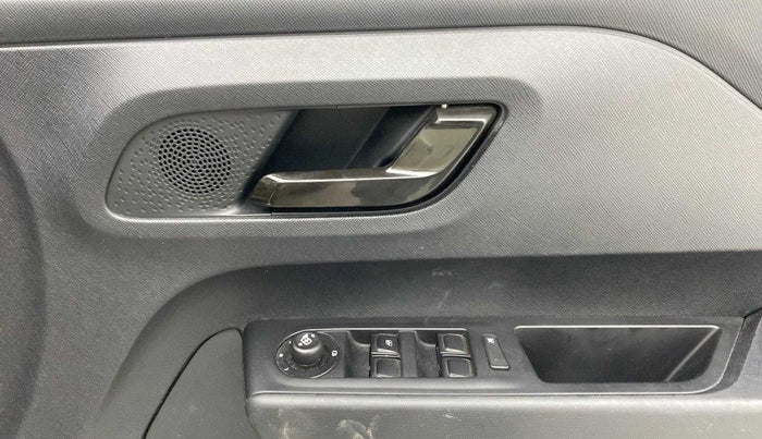 2022 Tata PUNCH CREATIVE  1.2 RTN DUAL TONE, Petrol, Manual, 7,337 km, Driver Side Door Panels Control