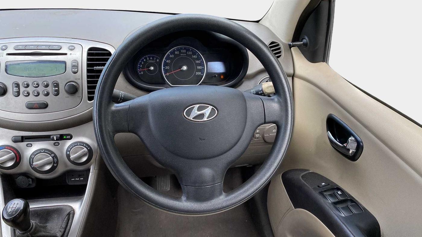 2014 Hyundai i10 SPORTZ 1.1, Petrol, Manual, 66,733 km, Steering Wheel Close Up