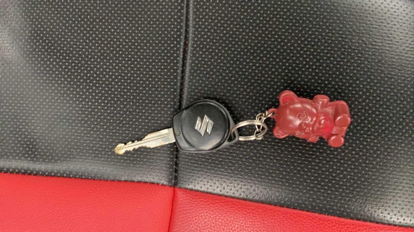 2015 Maruti Swift VXI, Petrol, Manual, 1,02,460 km, Key Close Up