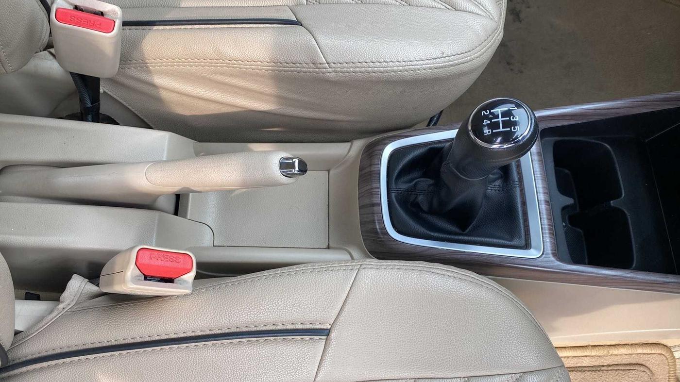 2021 Maruti Dzire VXI, Petrol, Manual, 25,802 km, Gear Lever