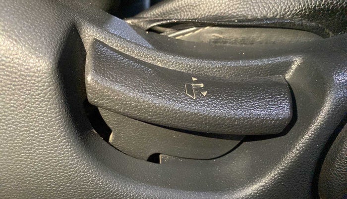 2015 Hyundai Elite i20 SPORTZ 1.2, Petrol, Manual, 57,427 km, Driver Side Adjustment Panel