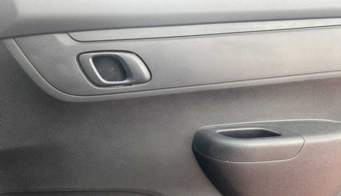 2017 Renault Kwid RXT 0.8, Petrol, Manual, 25,924 km, Driver Side Door Panels Control