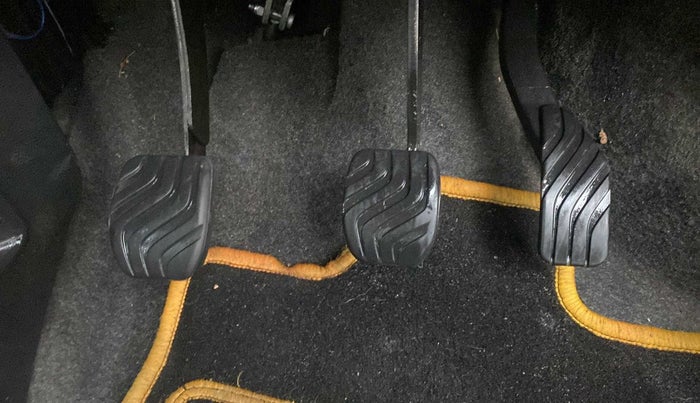 2017 Renault Kwid RXT 0.8, Petrol, Manual, 25,924 km, Pedals