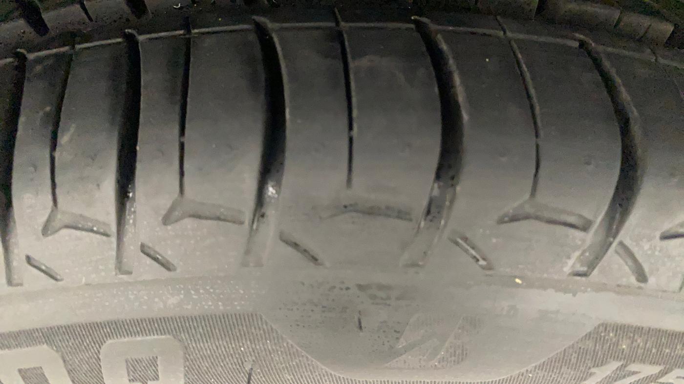 2016 Nissan Micra XV CVT, Petrol, Automatic, 30,916 km, Right Front Tyre Tread