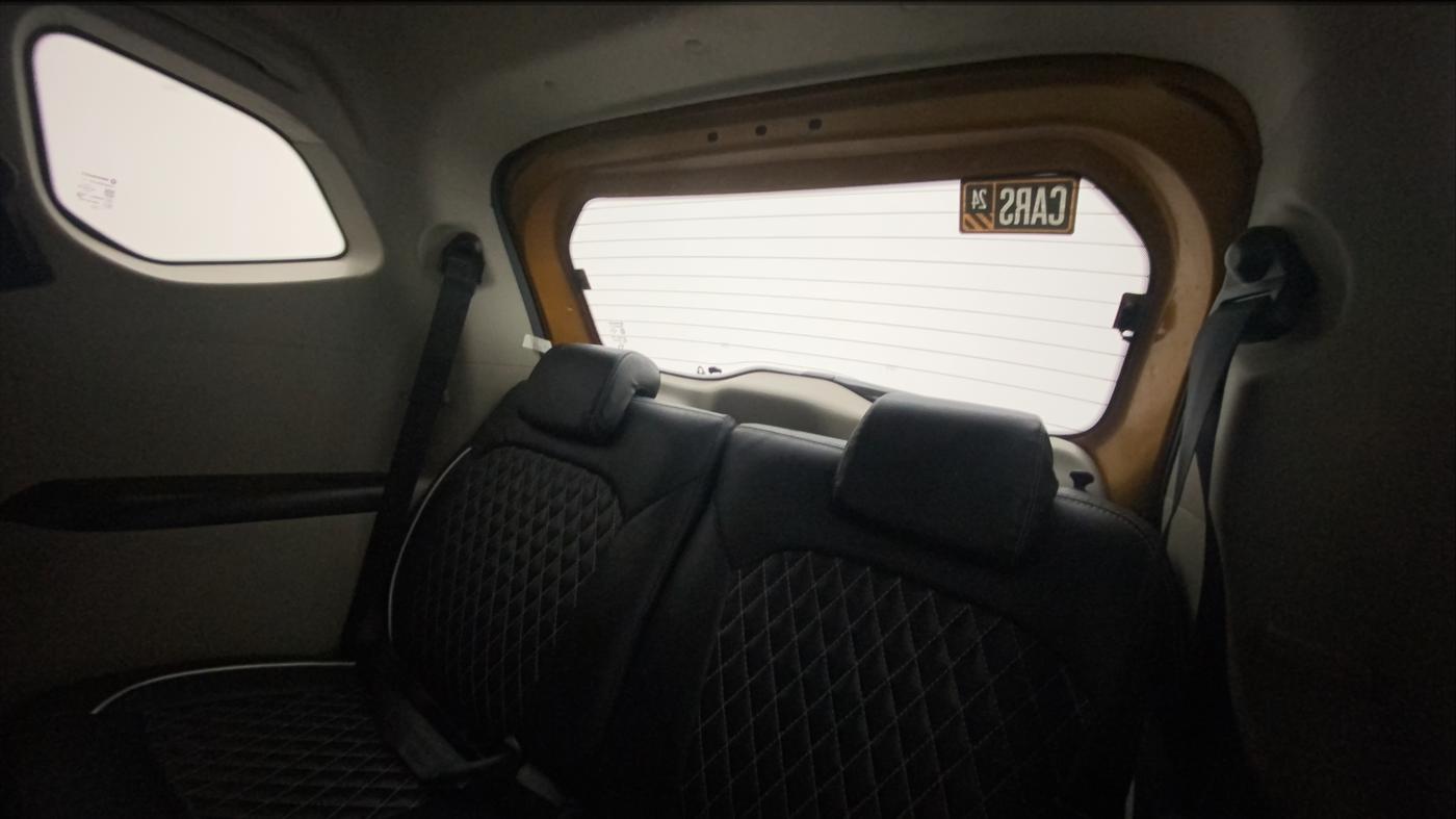 2022 Renault TRIBER RXZ, Petrol, Manual, 24,739 km, Third Seat Row ( optional )