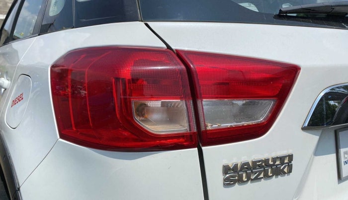 2016 Maruti Vitara Brezza ZDI PLUS, Diesel, Manual, 72,369 km, Left tail light - Minor damage