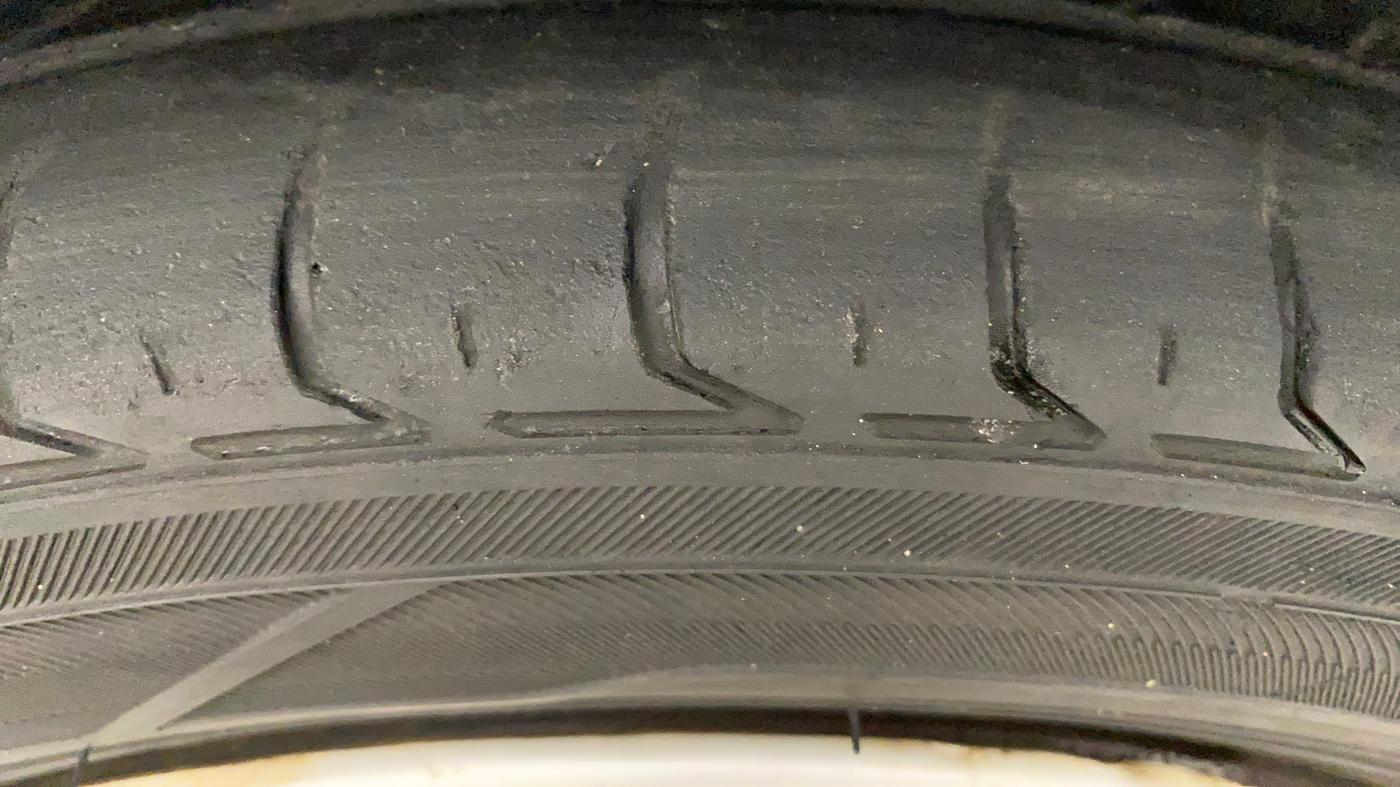 2012 Maruti Wagon R 1.0 VXI, Petrol, Manual, 95,377 km, Right Front Tyre Tread