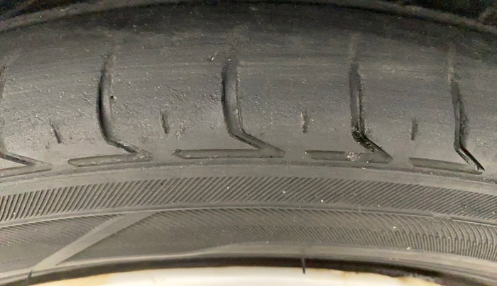 2012 Maruti Wagon R 1.0 VXI, Petrol, Manual, 95,377 km, Right Front Tyre Tread