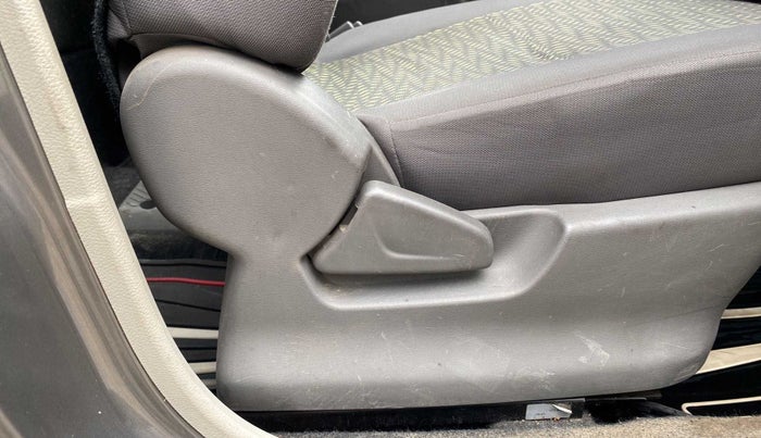 2016 Datsun Redi Go T (O), Petrol, Manual, 46,953 km, Driver Side Adjustment Panel