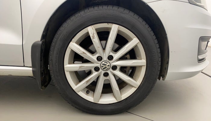 2017 Volkswagen Vento HIGHLINE PLUS 1.2 AT 16 ALLOY, Petrol, Automatic, 56,719 km, Right Front Wheel