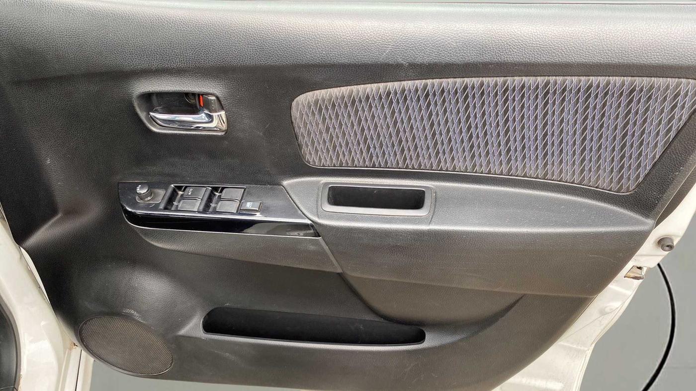 2015 Maruti Wagon R Stingray VXI, Petrol, Manual, 71,343 km, Driver Side Door Panels Control