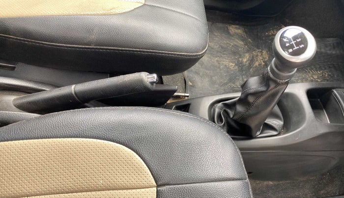2015 Maruti Wagon R Stingray VXI, Petrol, Manual, 71,343 km, Gear Lever