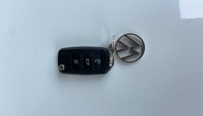 2022 Volkswagen Polo COMFORTLINE 1.0L TSI, Petrol, Manual, 14,526 km, Key Close Up