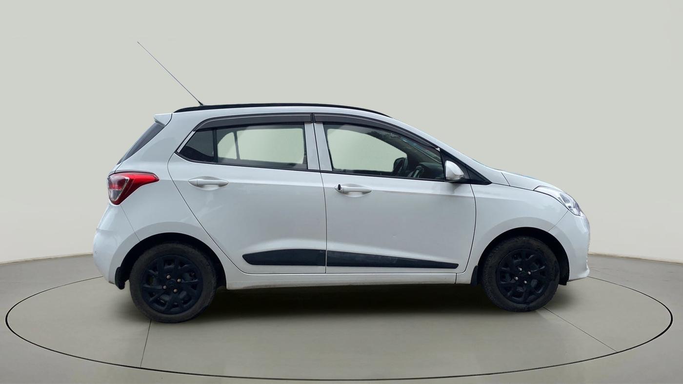 2017 Hyundai Grand i10 SPORTZ (O) 1.2 KAPPA VTVT, Petrol, Manual, 64,064 km, Right Side