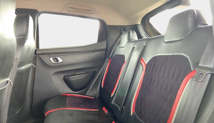 2021 Renault Kwid CLIMBER 1.0 (O), Petrol, Manual, 17,362 km, Right Side Rear Door Cabin