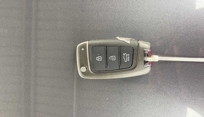2018 Hyundai Verna 1.6 VTVT SX, Petrol, Manual, 85,607 km, Key Close Up