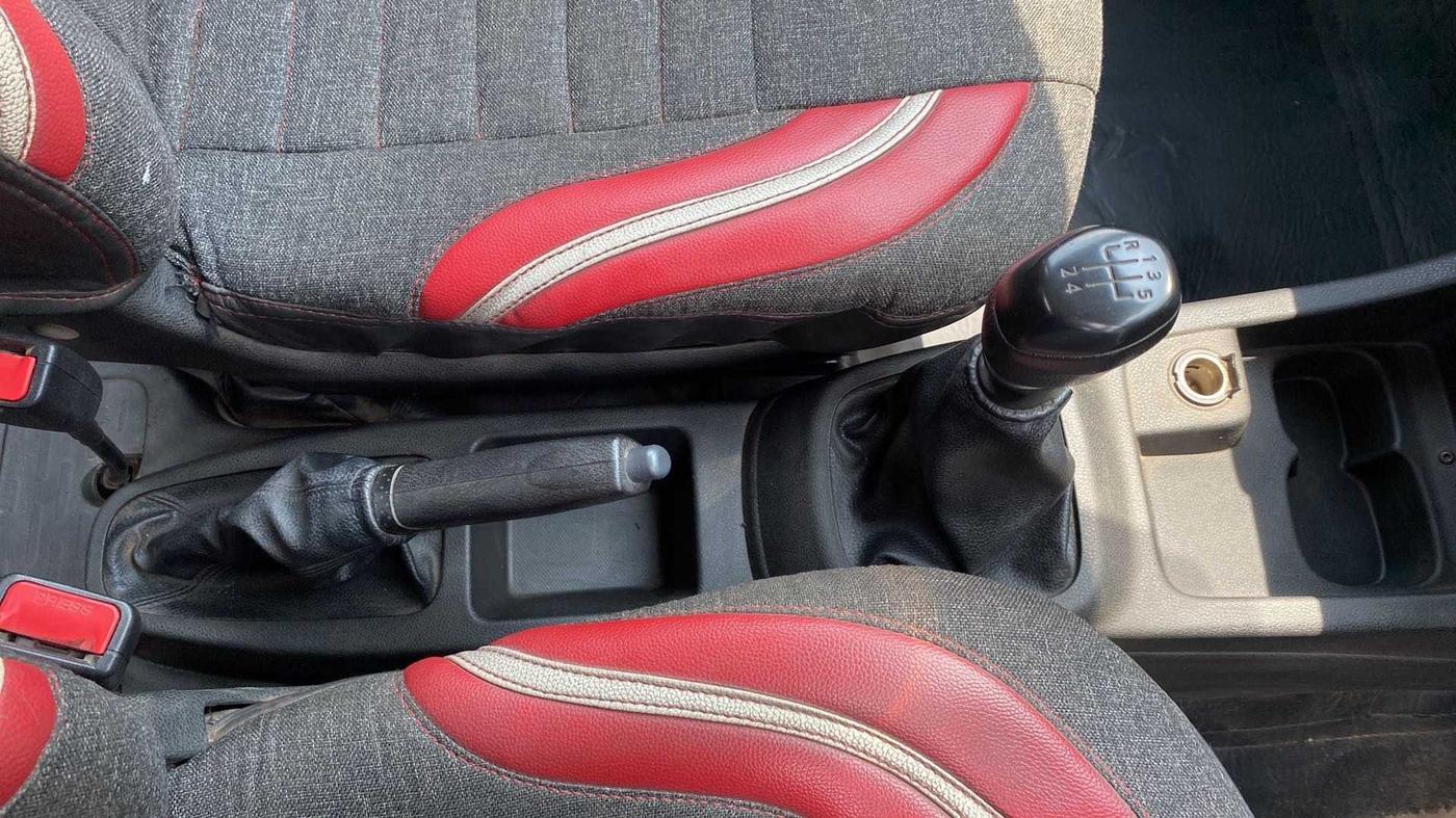 2018 Renault Kwid RXT 1.0, Petrol, Manual, 49,579 km, Gear Lever