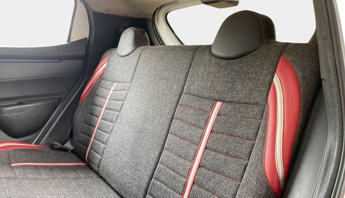 2018 Renault Kwid RXT 1.0, Petrol, Manual, 49,579 km, Right Side Rear Door Cabin