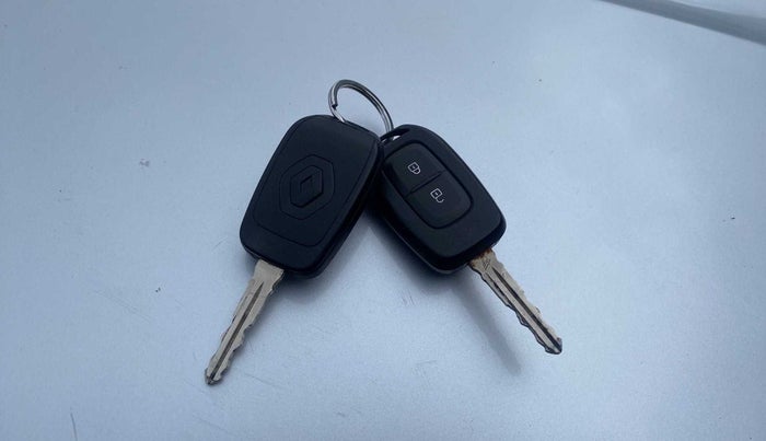 2019 Renault TRIBER RXT, Petrol, Manual, 17,602 km, Key Close Up