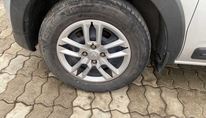 2019 Renault TRIBER RXT, Petrol, Manual, 17,602 km, Left front tyre - Minor crack