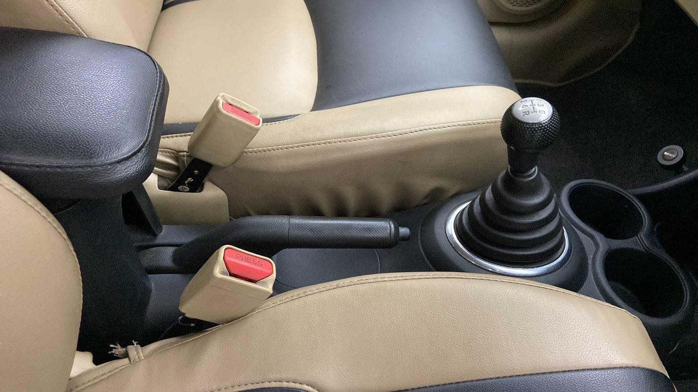 2015 Honda Brio S MT, Petrol, Manual, 85,545 km, Gear Lever