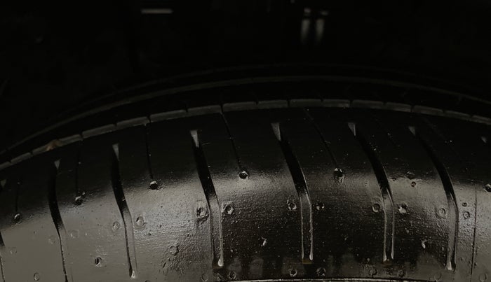 2022 KIA CARENS LUXURY PLUS 1.4 PETROL 7 STR, Petrol, Manual, 44,222 km, Left Front Tyre Tread