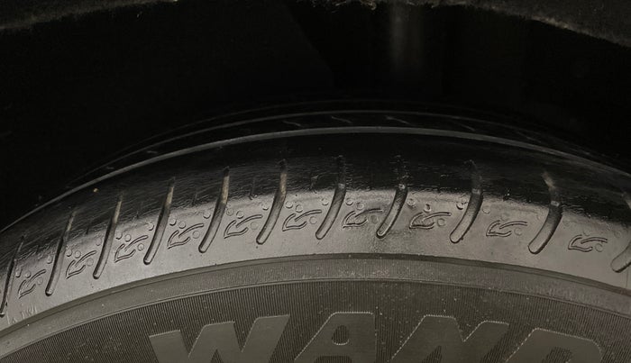 2022 KIA CARENS LUXURY PLUS 1.4 PETROL 7 STR, Petrol, Manual, 44,222 km, Left Rear Tyre Tread