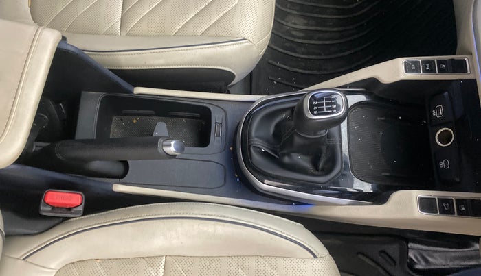 2022 KIA CARENS LUXURY PLUS 1.4 PETROL 7 STR, Petrol, Manual, 44,222 km, Gear Lever