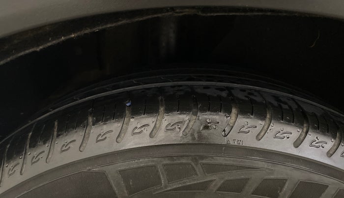 2022 KIA CARENS LUXURY PLUS 1.4 PETROL 7 STR, Petrol, Manual, 44,222 km, Right Rear Tyre Tread