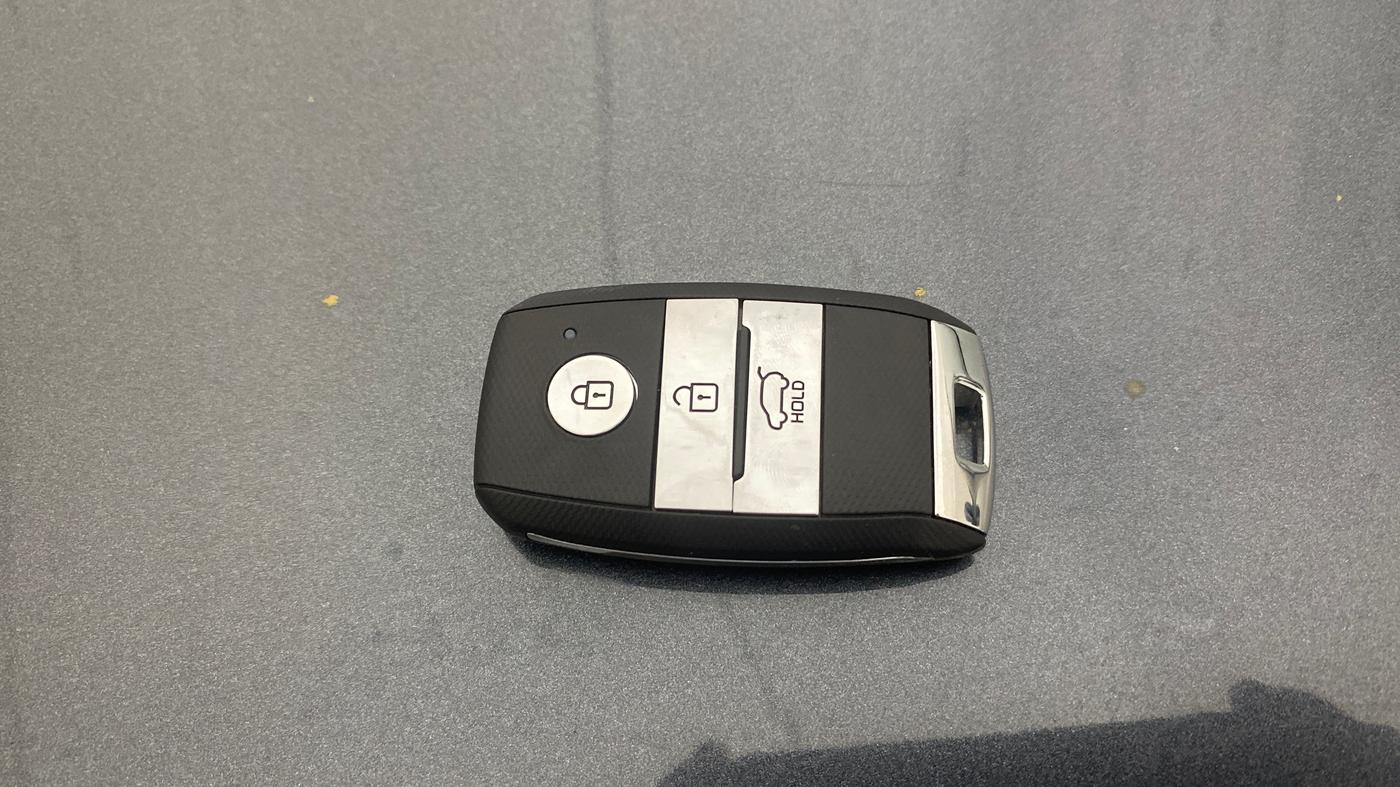2022 KIA CARENS LUXURY PLUS 1.4 PETROL 7 STR, Petrol, Manual, 44,222 km, Key Close Up