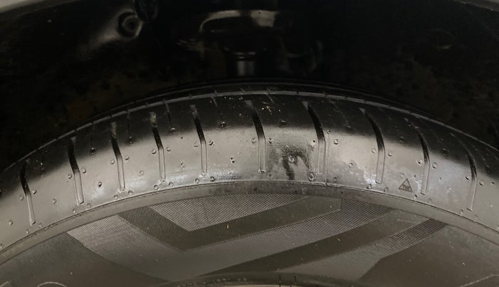 2022 KIA CARENS LUXURY PLUS 1.4 PETROL 7 STR, Petrol, Manual, 44,222 km, Right Front Tyre Tread