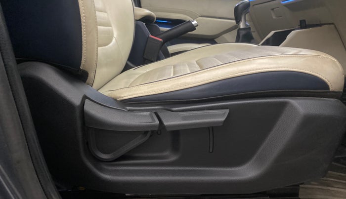 2022 KIA CARENS LUXURY PLUS 1.4 PETROL 7 STR, Petrol, Manual, 44,222 km, Driver Side Adjustment Panel